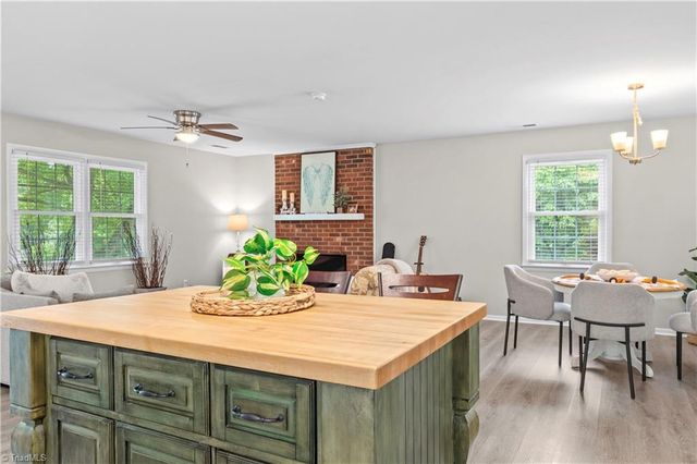 2542 Wood Valley Road, Winston-salem, NC 27106
