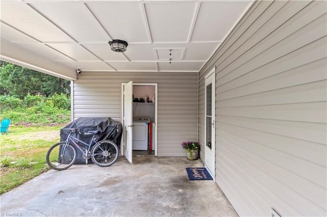 2542 Wood Valley Road, Winston-salem, NC 27106