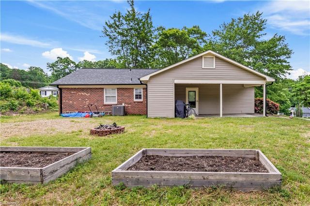 2542 Wood Valley Road, Winston-salem, NC 27106