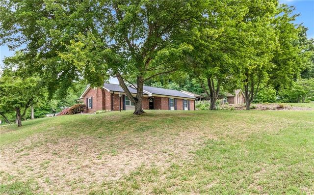 2542 Wood Valley Road, Winston-salem, NC 27106