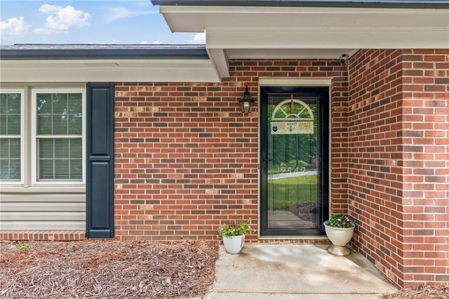 2542 Wood Valley Road, Winston-salem, NC 27106