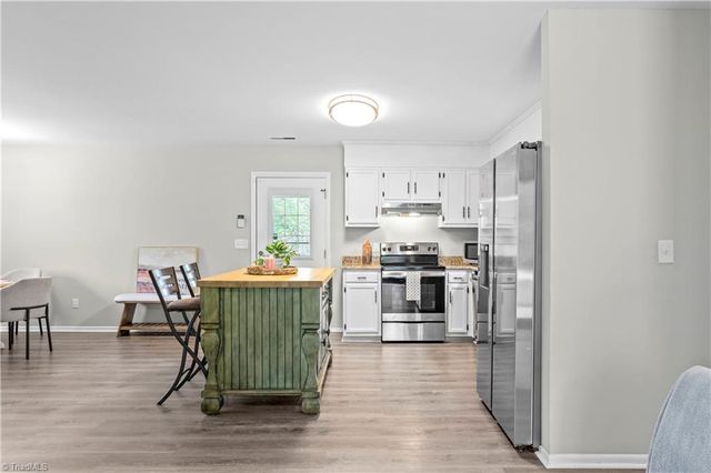 2542 Wood Valley Road, Winston-salem, NC 27106