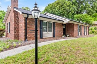 2542 Wood Valley Road, Winston-salem, NC 27106