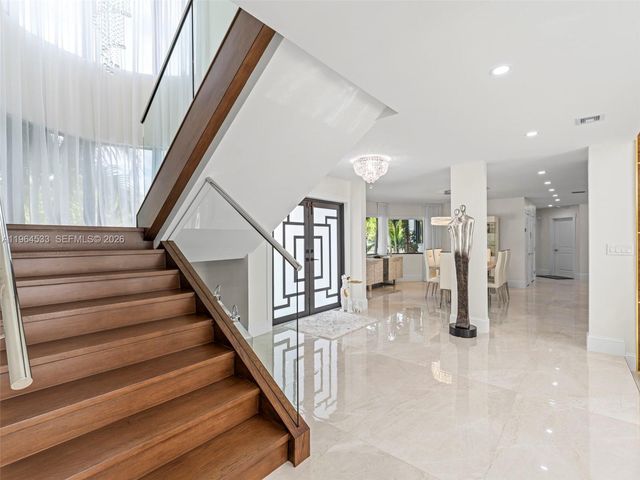 6180 Pine Tree Drive, Miami Beach, FL 33140