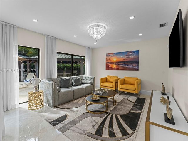 6180 Pine Tree Drive, Miami Beach, FL 33140