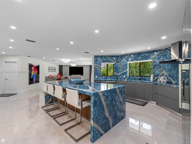 6180 Pine Tree Drive, Miami Beach, FL 33140