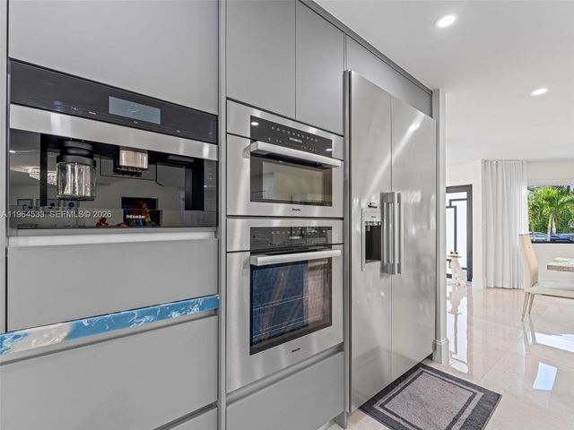 6180 Pine Tree Drive, Miami Beach, FL 33140