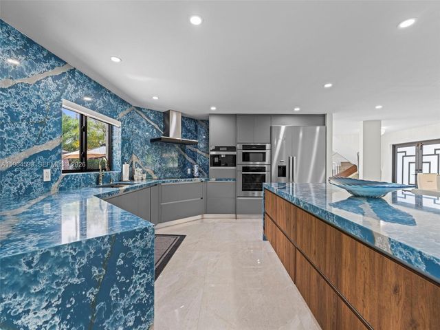 6180 Pine Tree Drive, Miami Beach, FL 33140