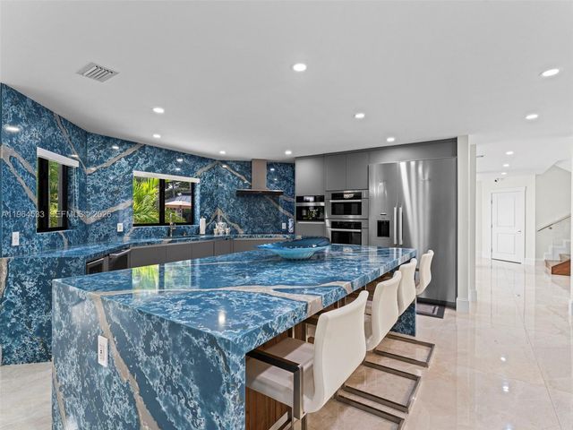 6180 Pine Tree Drive, Miami Beach, FL 33140