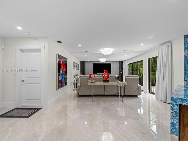 6180 Pine Tree Drive, Miami Beach, FL 33140