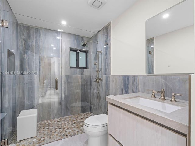 6180 Pine Tree Drive, Miami Beach, FL 33140