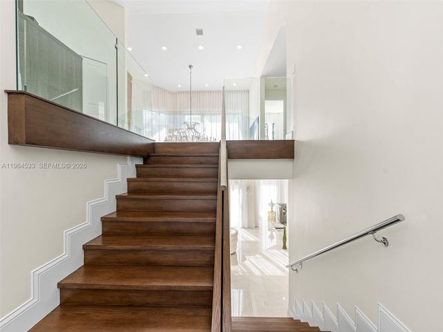 6180 Pine Tree Drive, Miami Beach, FL 33140