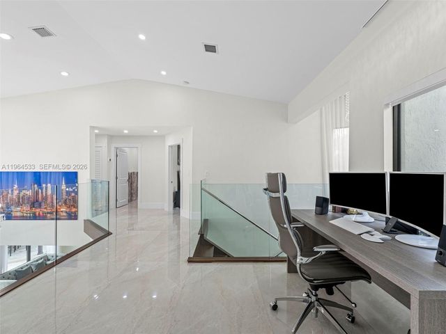 6180 Pine Tree Drive, Miami Beach, FL 33140