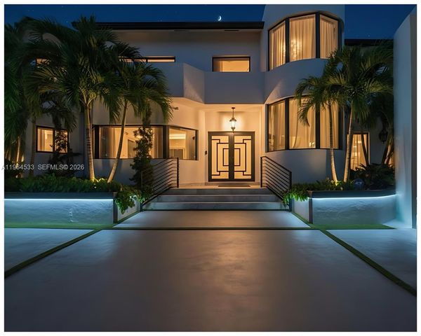 6180 Pine Tree Drive, Miami Beach, FL 33140