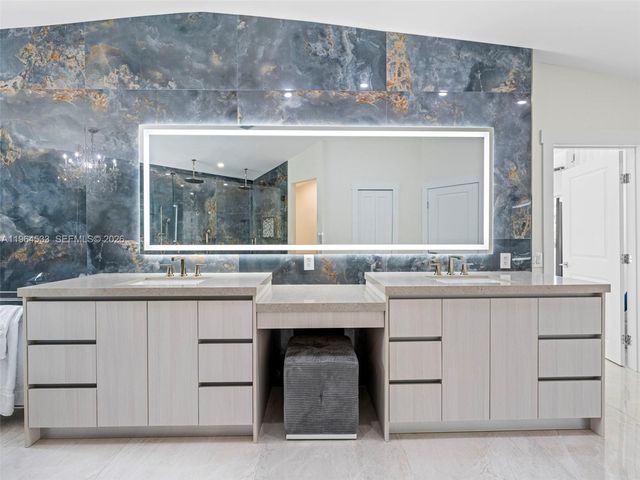 6180 Pine Tree Drive, Miami Beach, FL 33140