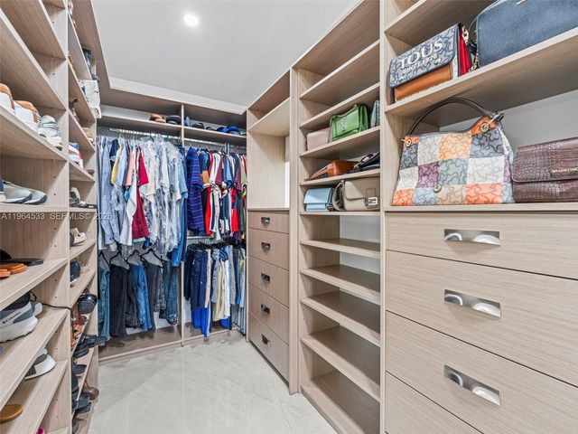 6180 Pine Tree Drive, Miami Beach, FL 33140