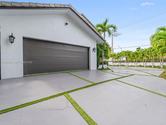 6180 Pine Tree Drive, Miami Beach, FL 33140