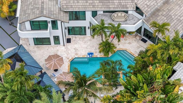 6180 Pine Tree Drive, Miami Beach, FL 33140