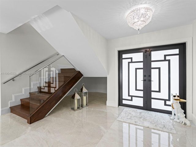 6180 Pine Tree Drive, Miami Beach, FL 33140