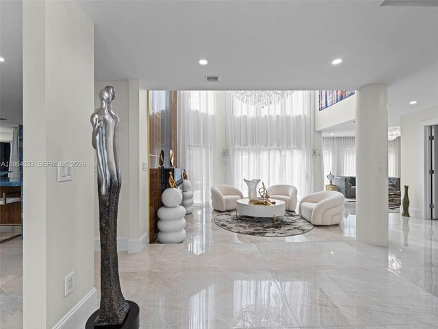 6180 Pine Tree Drive, Miami Beach, FL 33140