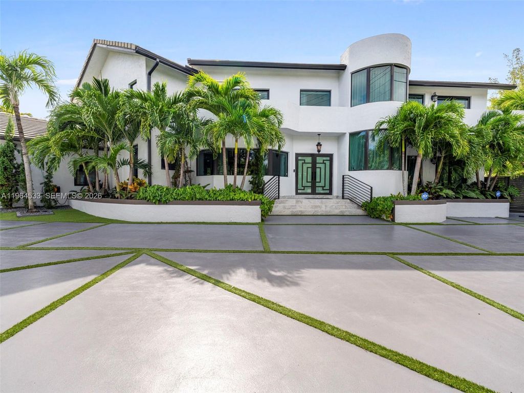 6180 Pine Tree Drive, Miami Beach, FL 33140