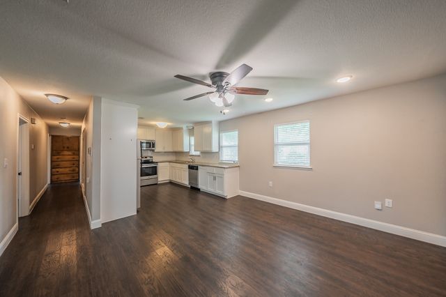 2322 Monteleon Street, Grand Prairie, TX 75051