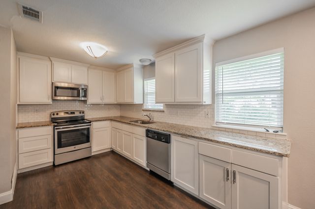 2322 Monteleon Street, Grand Prairie, TX 75051