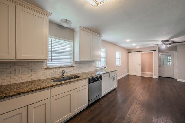 2322 Monteleon Street, Grand Prairie, TX 75051