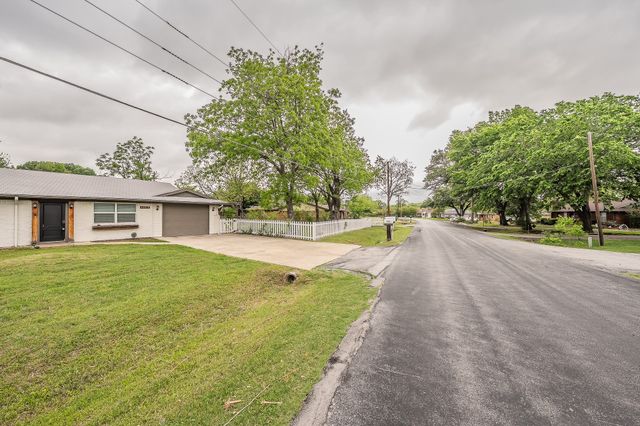 2322 Monteleon Street, Grand Prairie, TX 75051