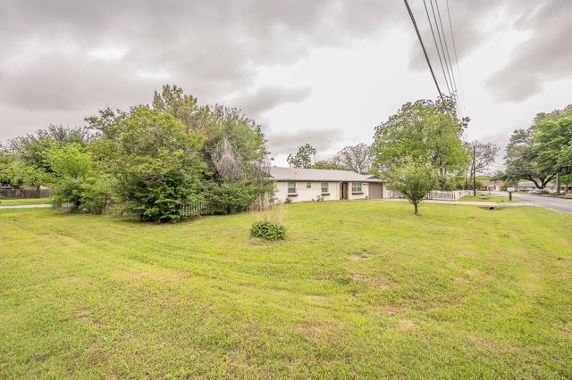 2322 Monteleon Street, Grand Prairie, TX 75051