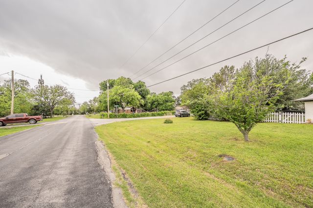 2322 Monteleon Street, Grand Prairie, TX 75051