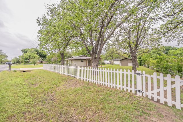 2322 Monteleon Street, Grand Prairie, TX 75051