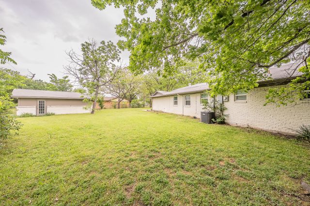 2322 Monteleon Street, Grand Prairie, TX 75051
