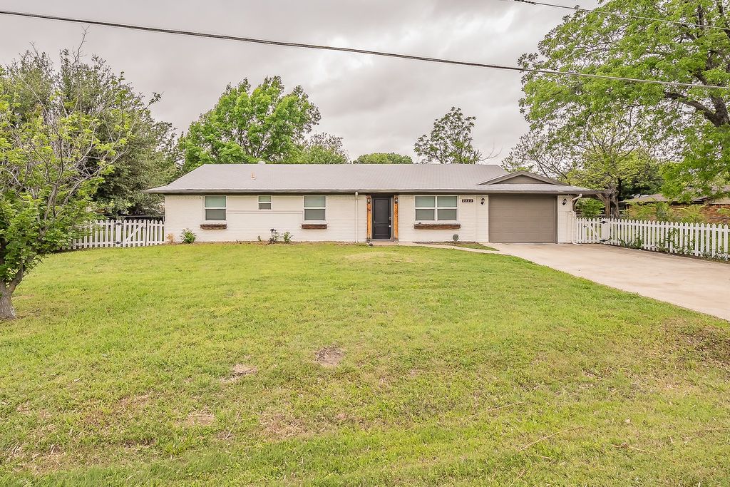 2322 Monteleon Street, Grand Prairie, TX 75051