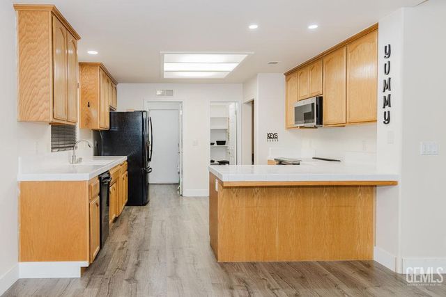 5111 Via Viretta Drive, Bakersfield, CA 93308