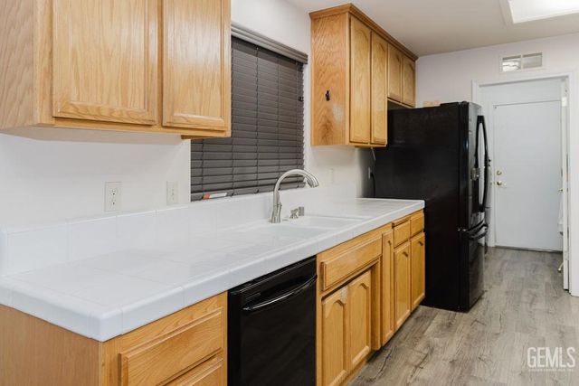 5111 Via Viretta Drive, Bakersfield, CA 93308