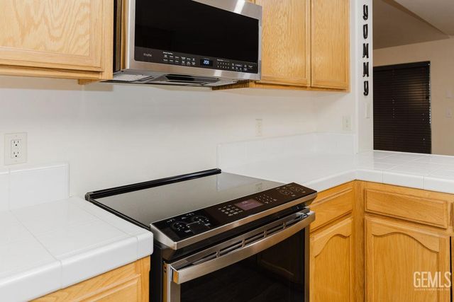 5111 Via Viretta Drive, Bakersfield, CA 93308