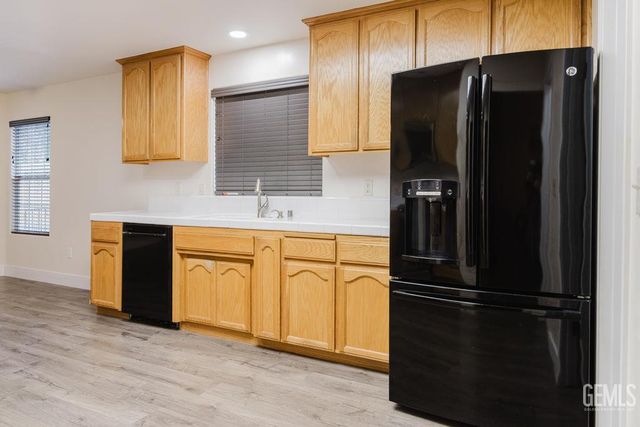 5111 Via Viretta Drive, Bakersfield, CA 93308