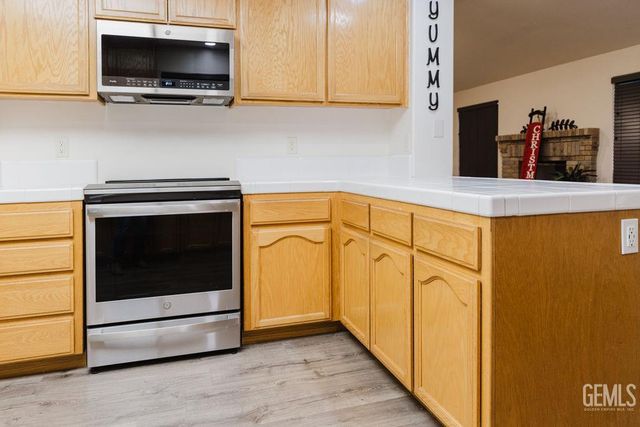 5111 Via Viretta Drive, Bakersfield, CA 93308