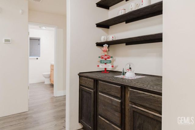 5111 Via Viretta Drive, Bakersfield, CA 93308