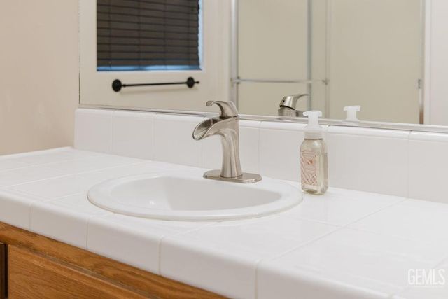 5111 Via Viretta Drive, Bakersfield, CA 93308