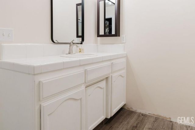 5111 Via Viretta Drive, Bakersfield, CA 93308