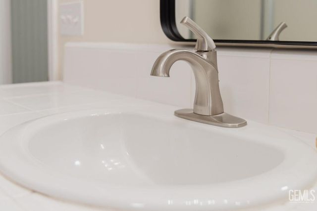 5111 Via Viretta Drive, Bakersfield, CA 93308