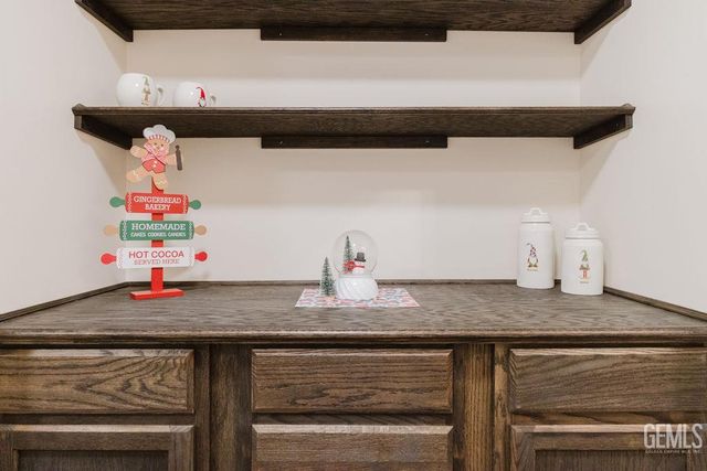 5111 Via Viretta Drive, Bakersfield, CA 93308