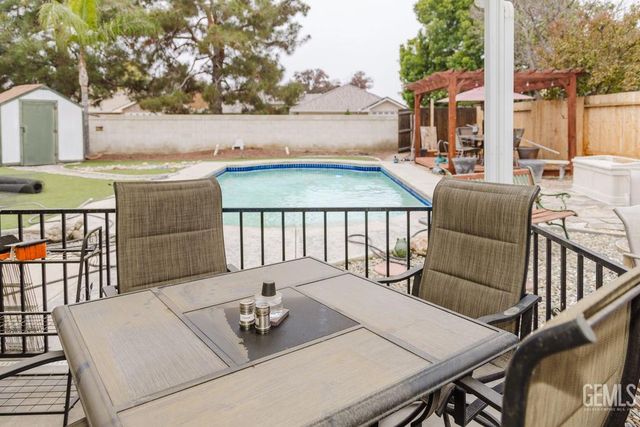 5111 Via Viretta Drive, Bakersfield, CA 93308