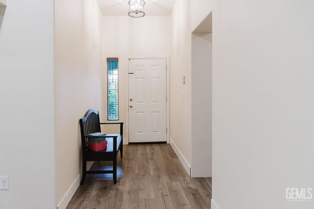 5111 Via Viretta Drive, Bakersfield, CA 93308