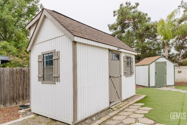 5111 Via Viretta Drive, Bakersfield, CA 93308