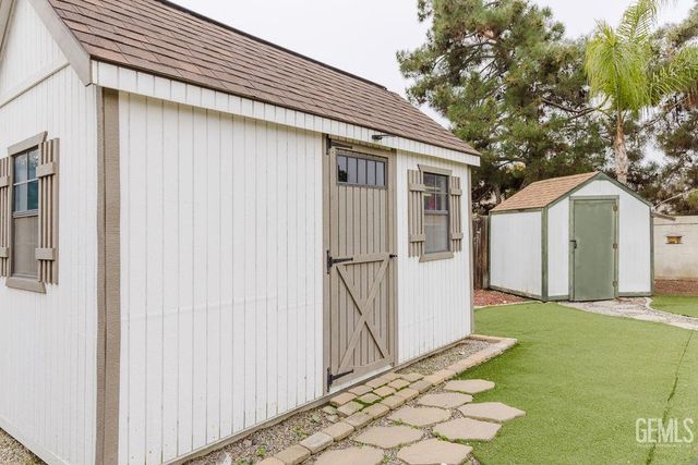 5111 Via Viretta Drive, Bakersfield, CA 93308