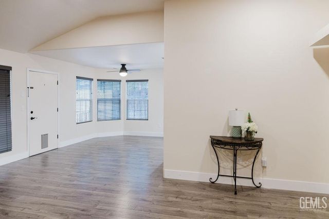 5111 Via Viretta Drive, Bakersfield, CA 93308