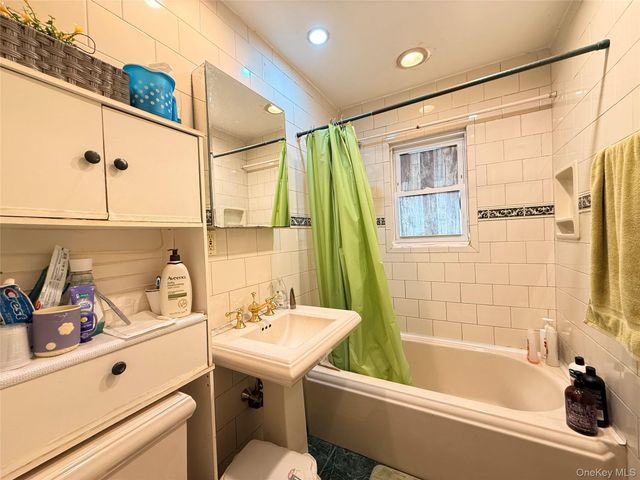 24580 61st Avenue, Little Neck, NY 11362